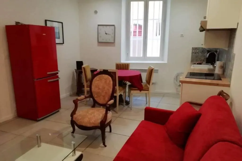 Appartement typique dans le centre historique 47m2 La Ciotat France