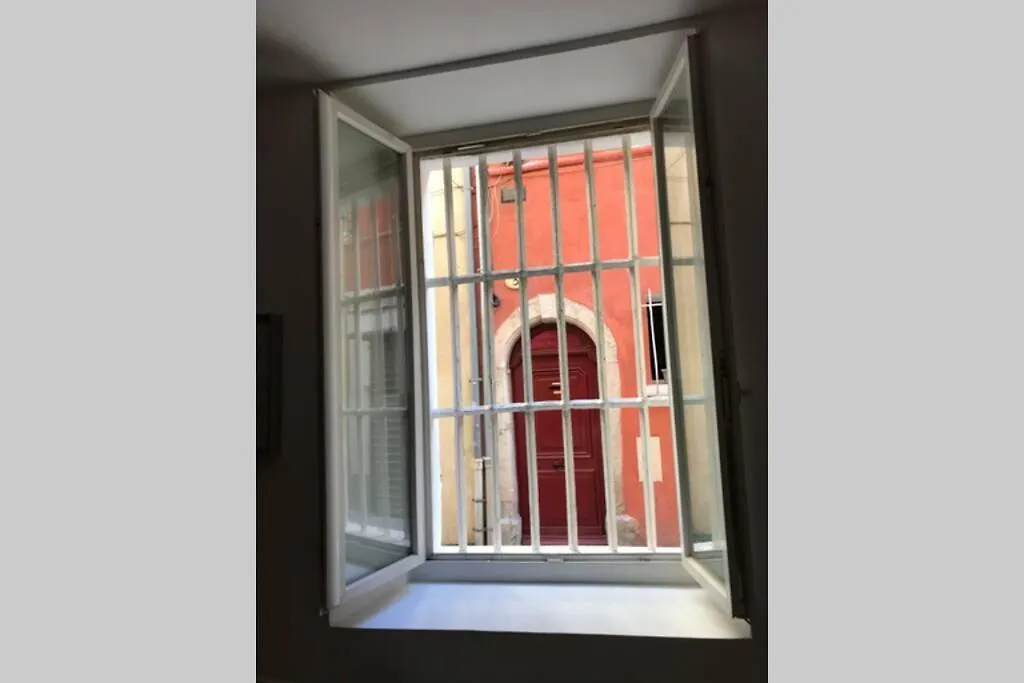Appartement typique dans le centre historique 47m2 La Ciotat France