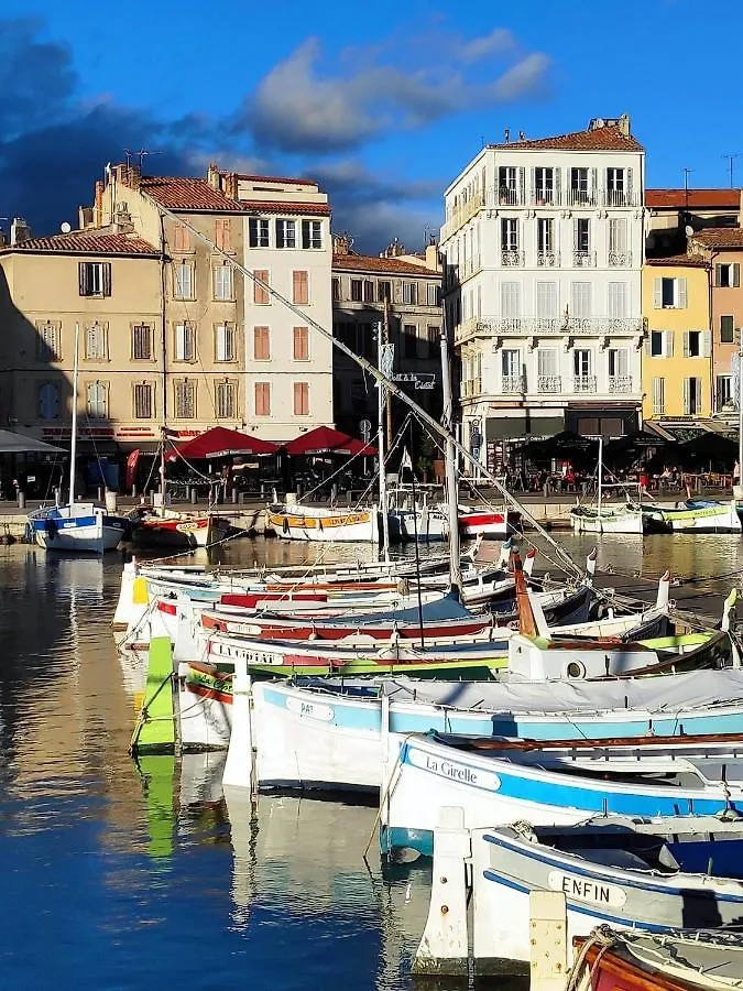 Appartement typique dans le centre historique 47m2 La Ciotat 0*,  France